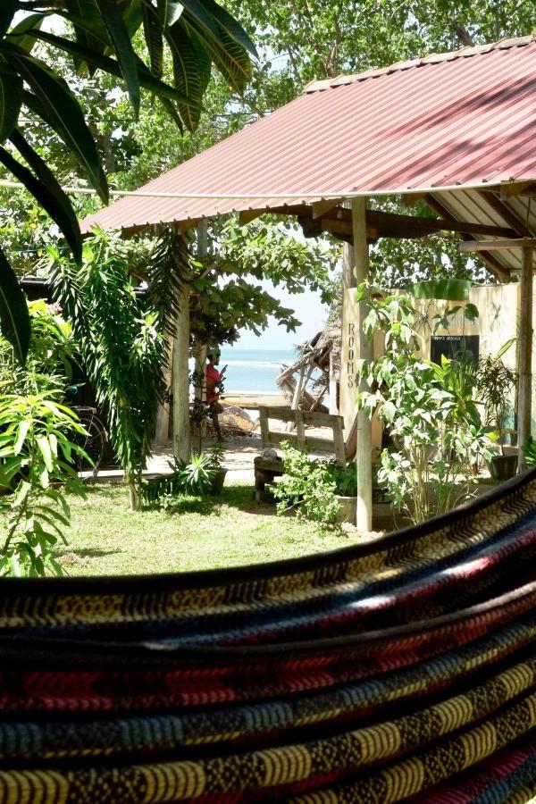 Freedom Beach Arugam Bay Aparthotel Buitenkant foto
